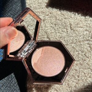 Fenty Beauty Diamond Bomb All-over veil